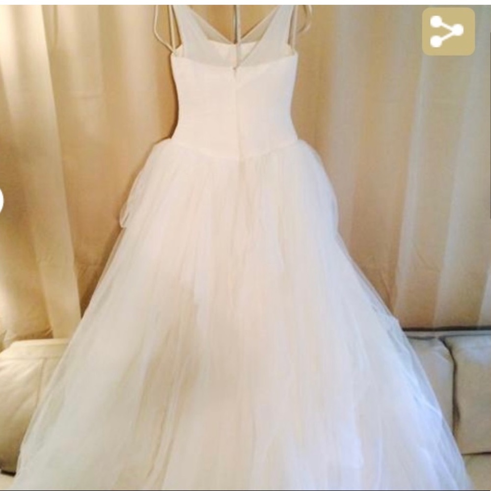 VERA WANG IVORY TULLE BALL GOWN - Picture 3 of 4